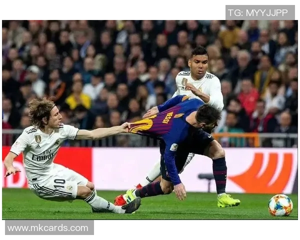 在孤独中倾诉对足球明星的爱恋与追随